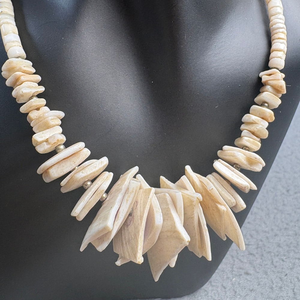 Vintage Natural Shell Heishi Graduated Bead Necklace Cream White 18 Inch - Picture 2 of 5